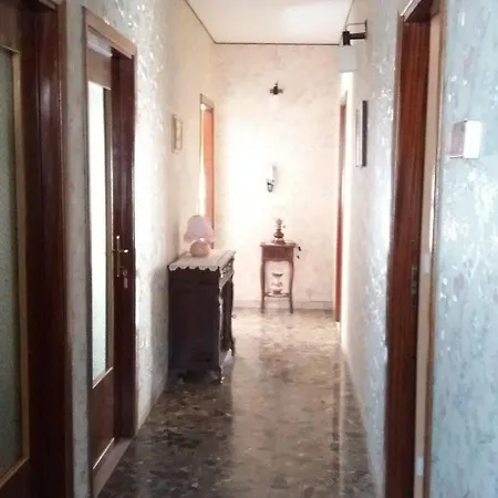 La Porte De La Vallee 住宿加早餐酒店 *